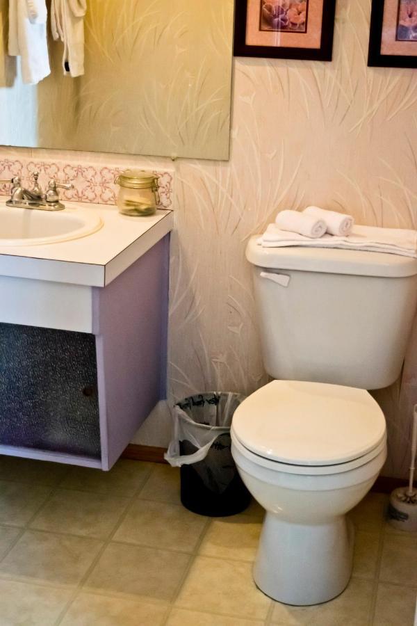 The Dewberry Homestay B&B Έντμοντον Εξωτερικό φωτογραφία